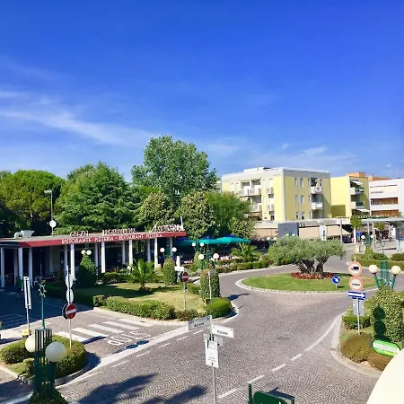 7 Posti Nel Cuore Dell'area Pedonale Con Parcheggio Бибионе