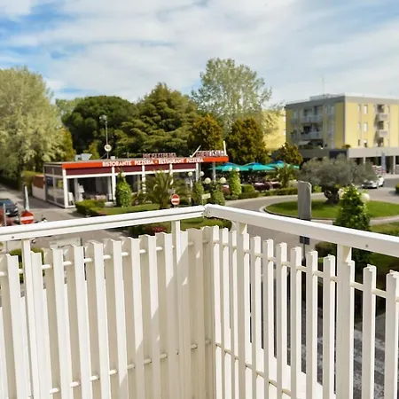 7 Posti Nel Cuore Dell'area Pedonale Con Parcheggio *
